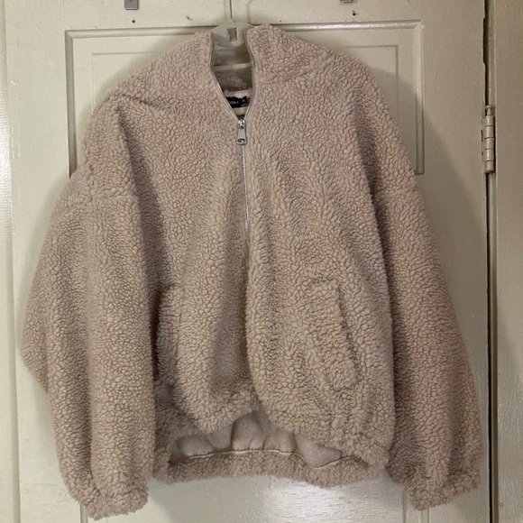 PrettyLittleThing Stone Zip Through Hooded Borg Jacket - Picture 5 of 9